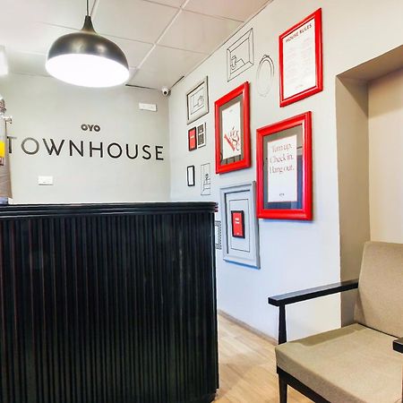 Super Townhouse Rcc Sunrise Hotel Hyderabad Bagian luar foto