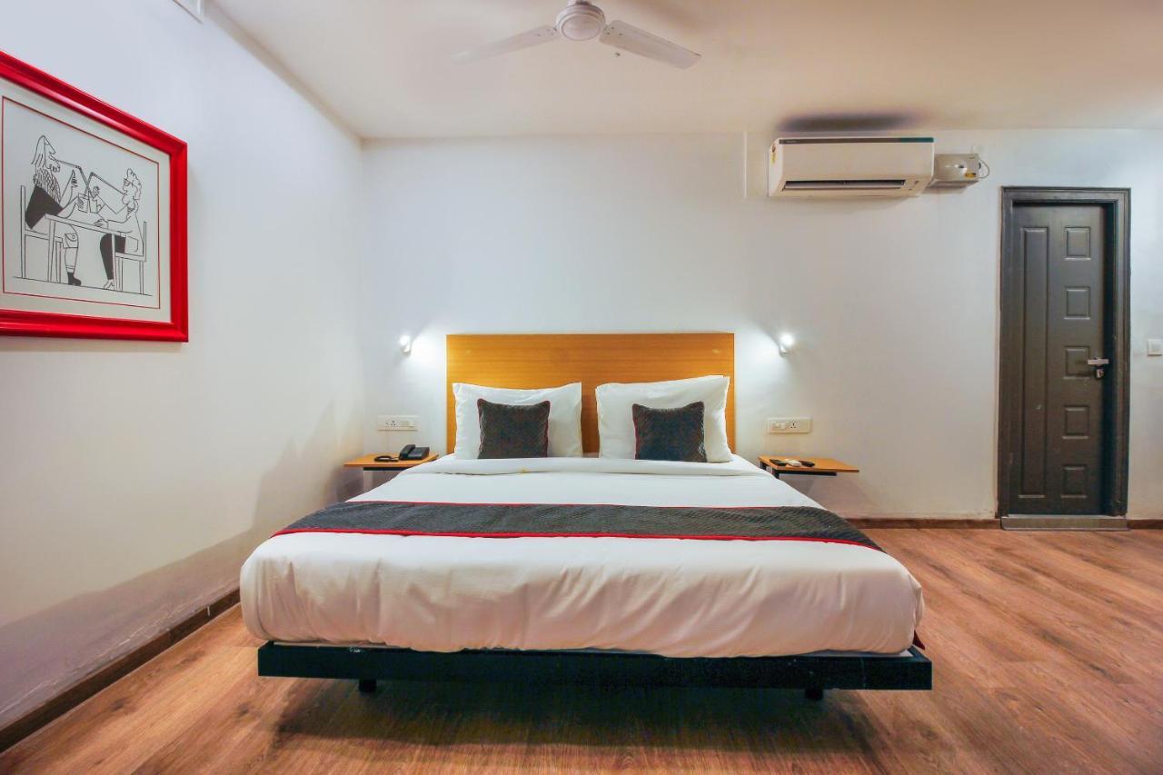 Super Townhouse Rcc Sunrise Hotel Hyderabad Bagian luar foto