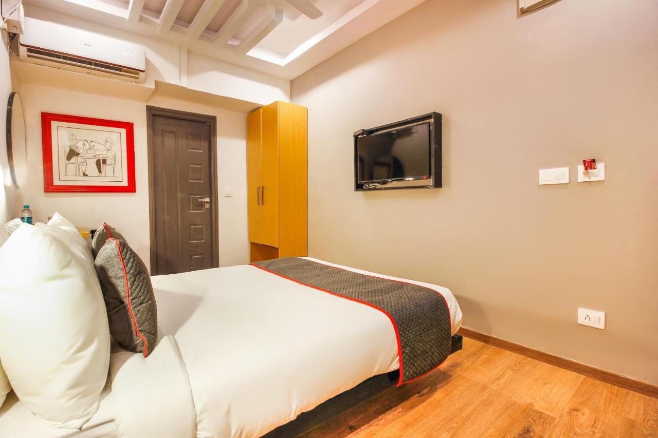 Super Townhouse Rcc Sunrise Hotel Hyderabad Bagian luar foto