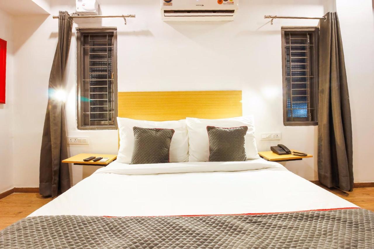 Super Townhouse Rcc Sunrise Hotel Hyderabad Bagian luar foto