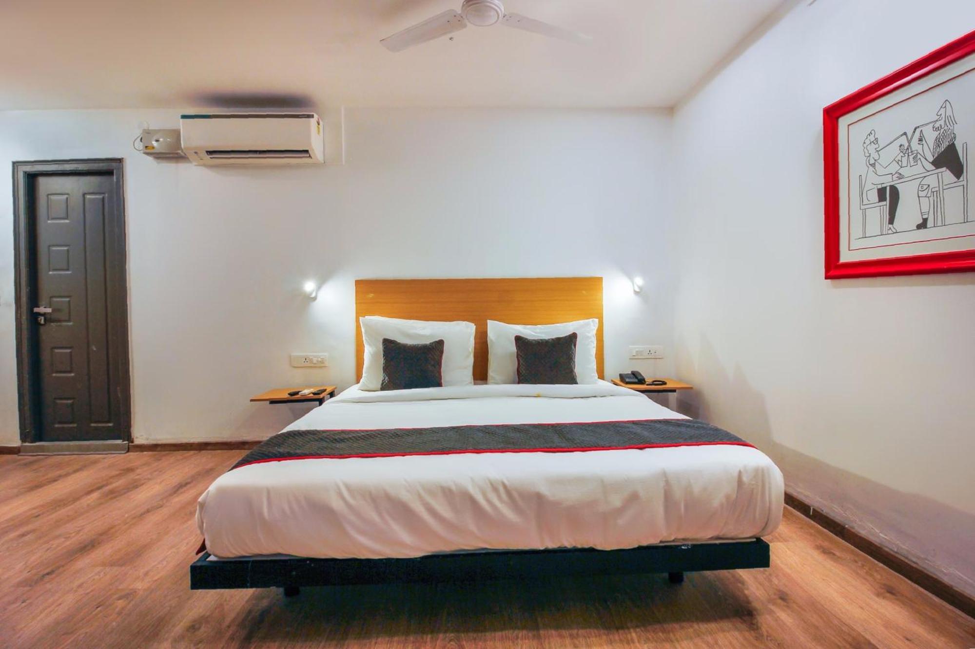 Super Townhouse Rcc Sunrise Hotel Hyderabad Bagian luar foto