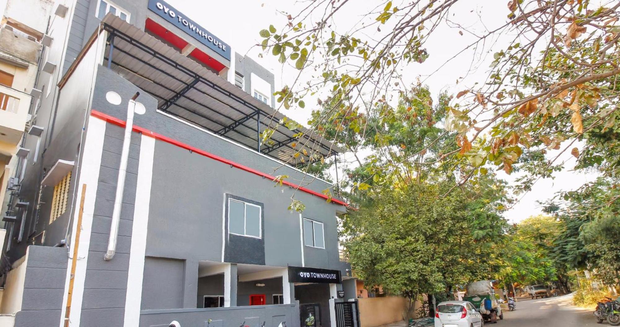 Super Townhouse Rcc Sunrise Hotel Hyderabad Bagian luar foto