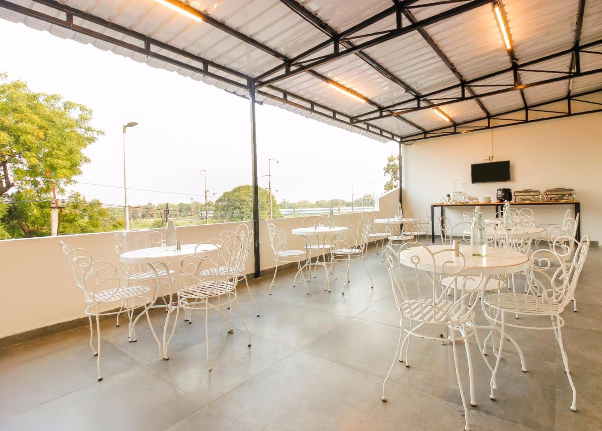 Super Townhouse Rcc Sunrise Hotel Hyderabad Bagian luar foto