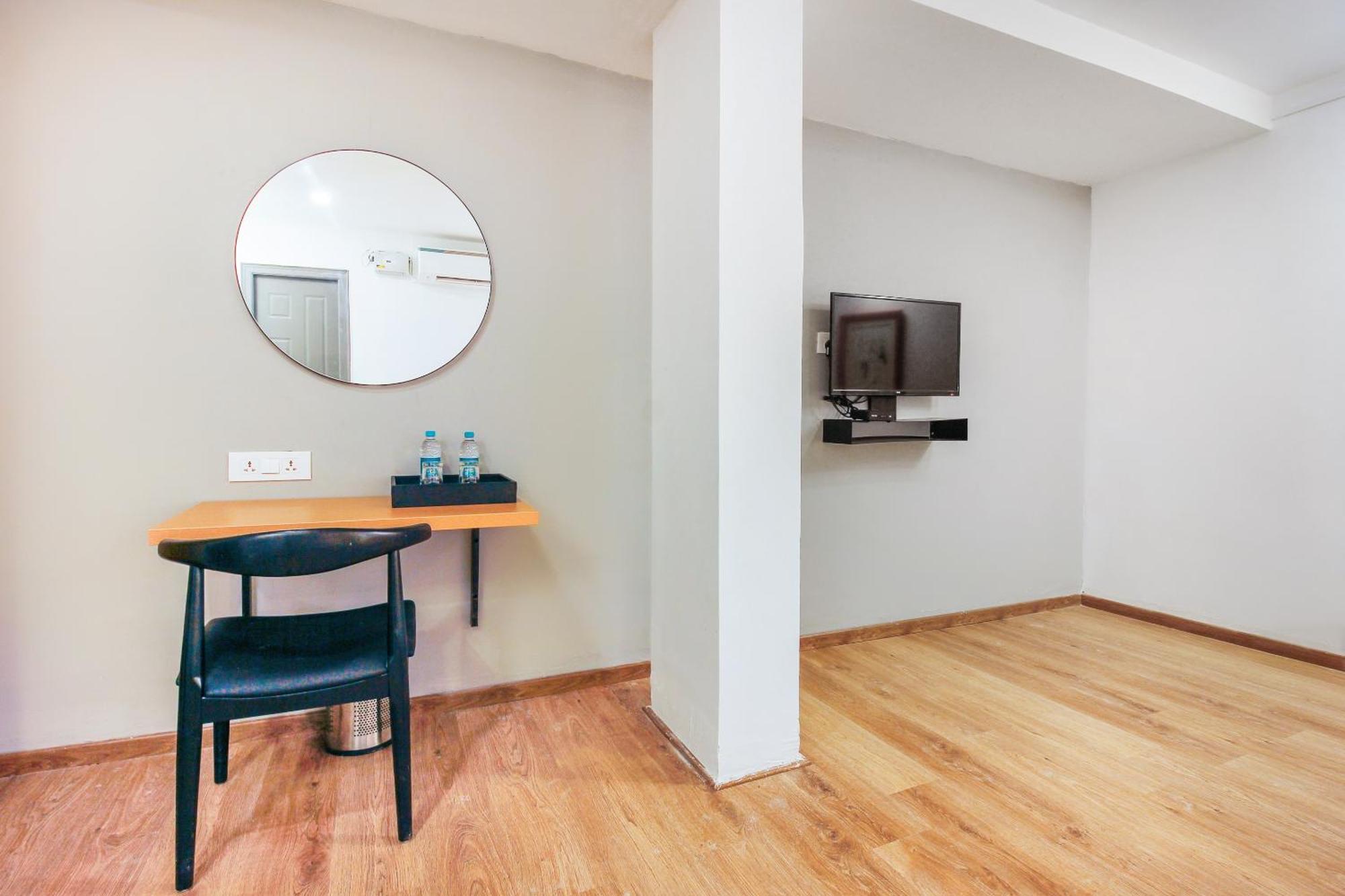 Super Townhouse Rcc Sunrise Hotel Hyderabad Bagian luar foto