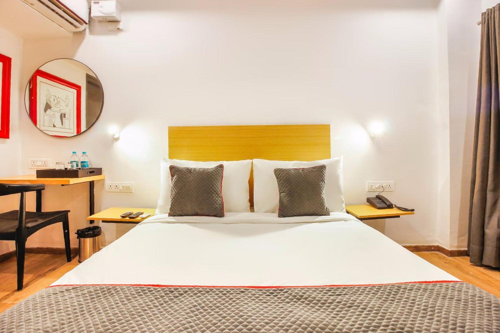 Super Townhouse Rcc Sunrise Hotel Hyderabad Bagian luar foto