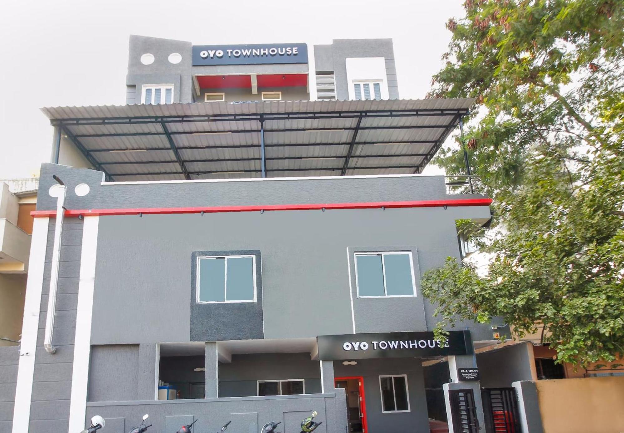 Super Townhouse Rcc Sunrise Hotel Hyderabad Bagian luar foto