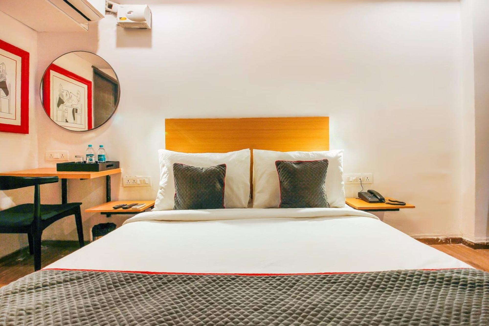 Super Townhouse Rcc Sunrise Hotel Hyderabad Bagian luar foto