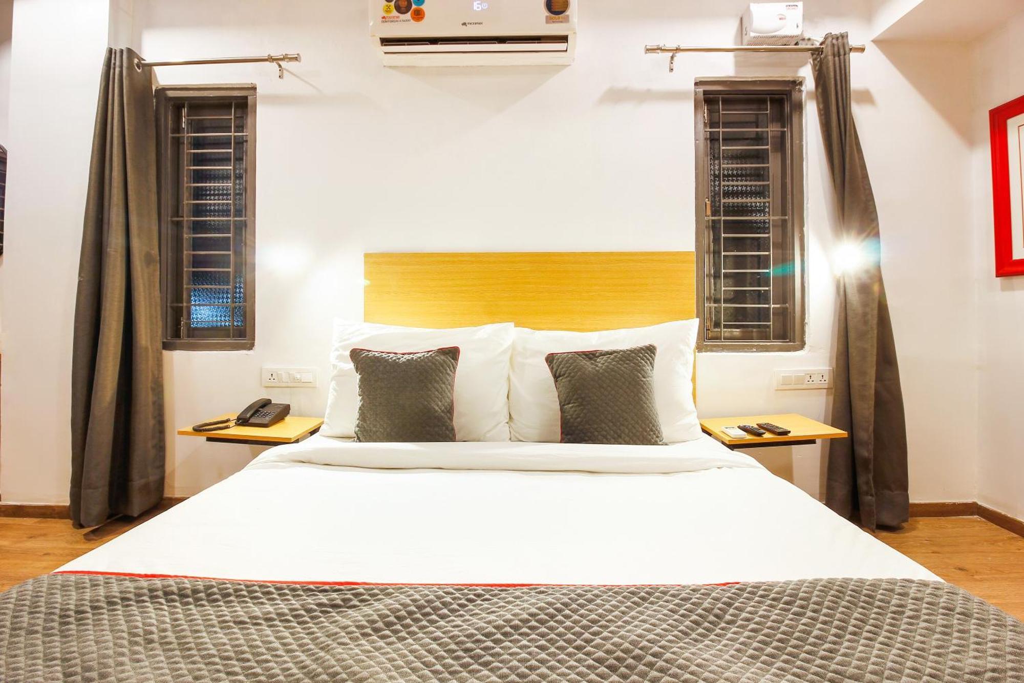 Super Townhouse Rcc Sunrise Hotel Hyderabad Bagian luar foto