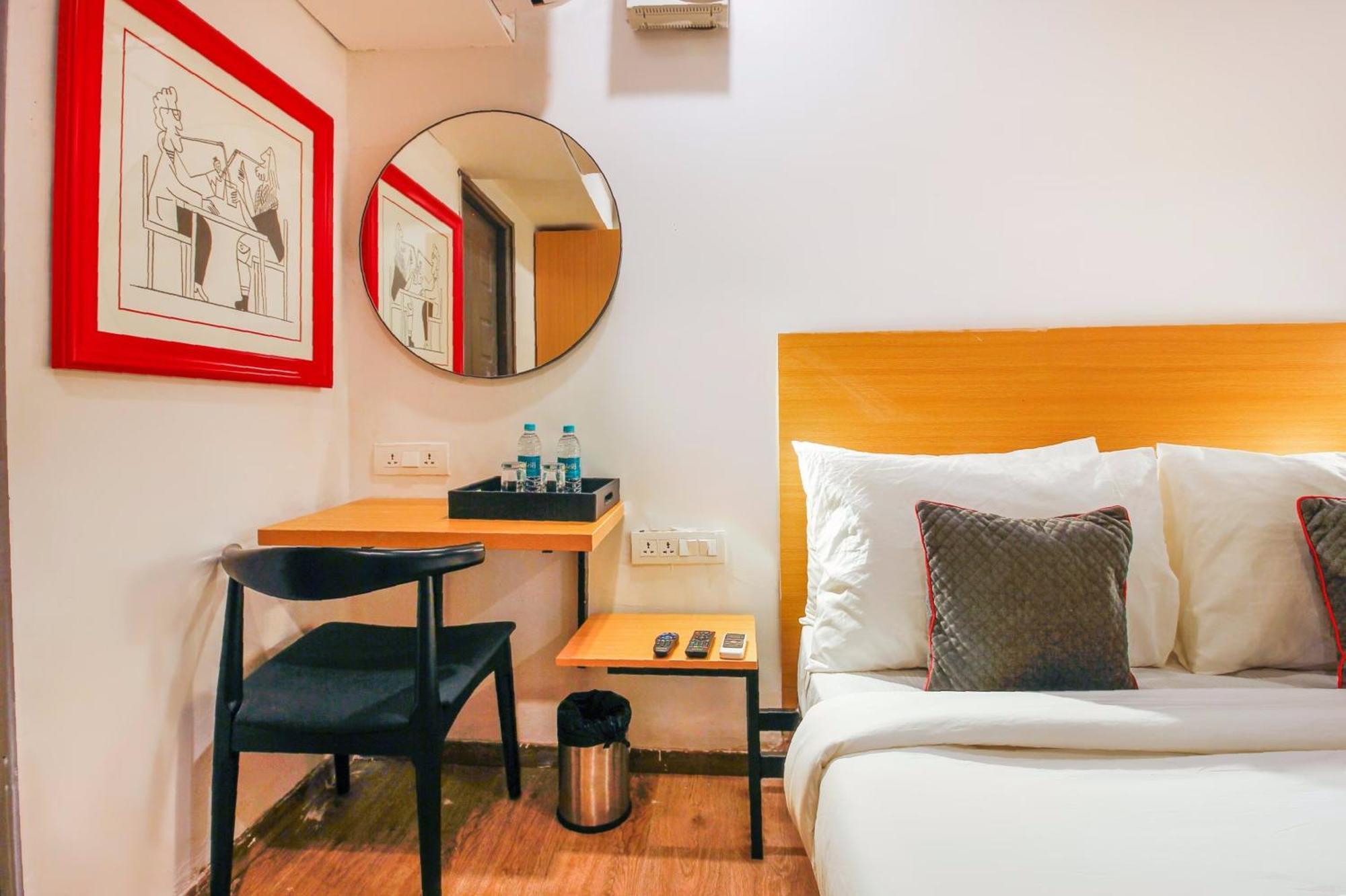 Super Townhouse Rcc Sunrise Hotel Hyderabad Bagian luar foto