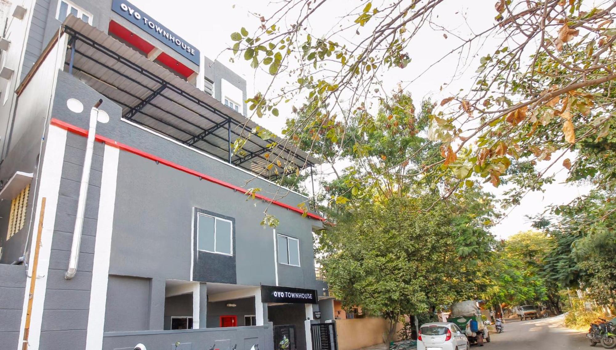 Super Townhouse Rcc Sunrise Hotel Hyderabad Bagian luar foto