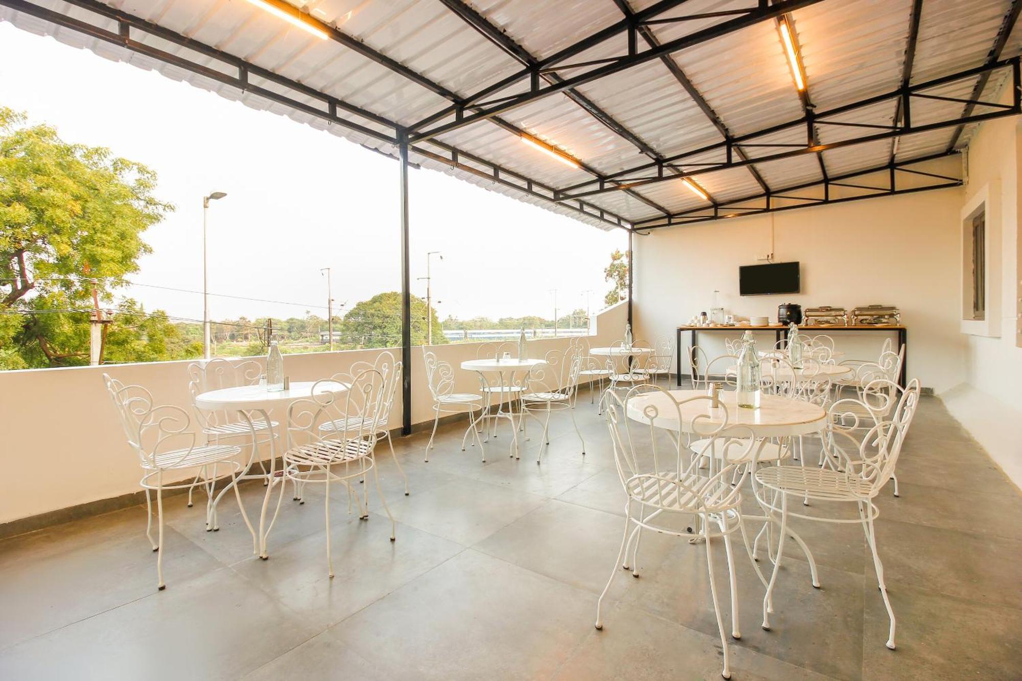 Super Townhouse Rcc Sunrise Hotel Hyderabad Bagian luar foto