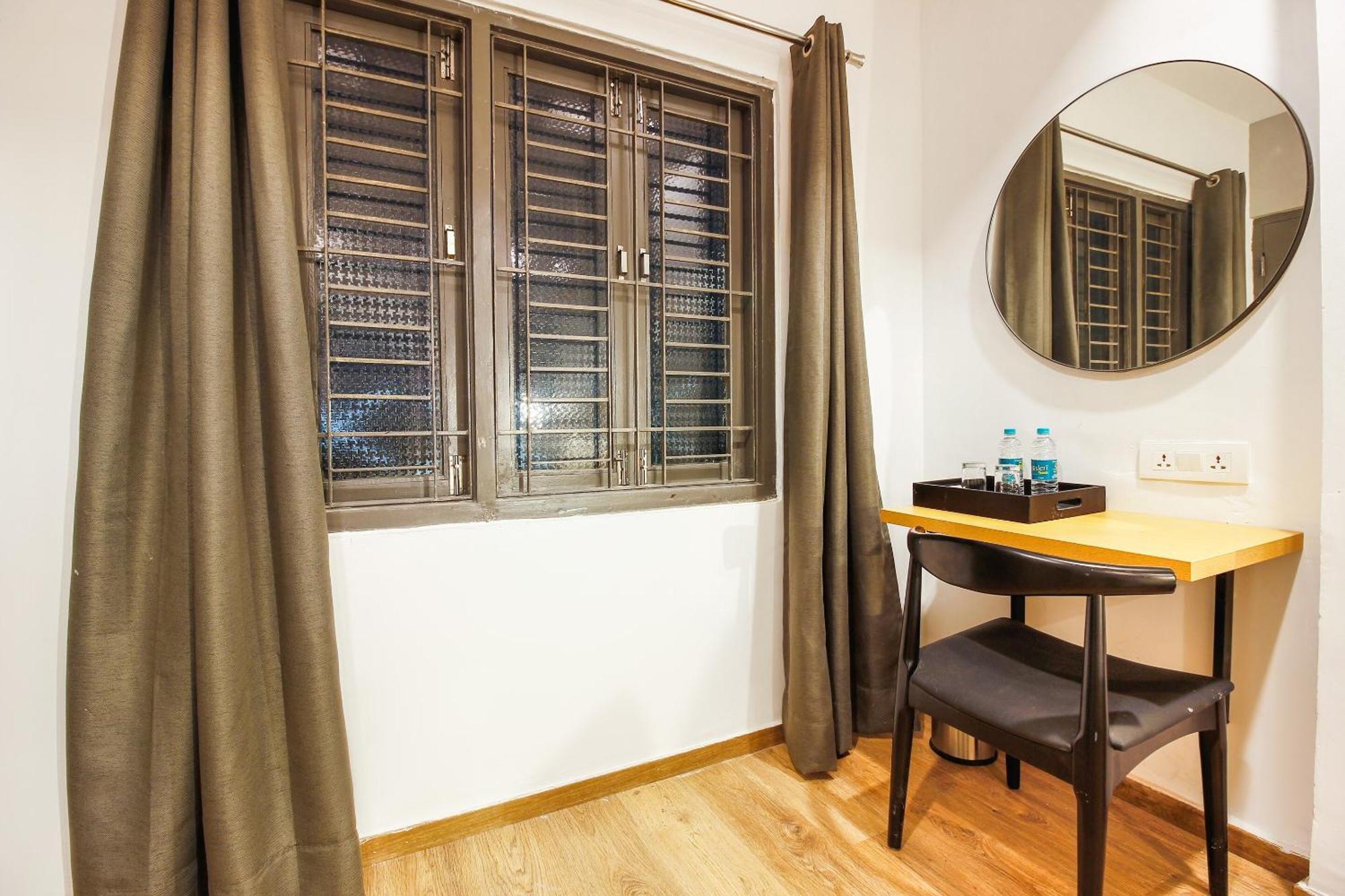 Super Townhouse Rcc Sunrise Hotel Hyderabad Bagian luar foto