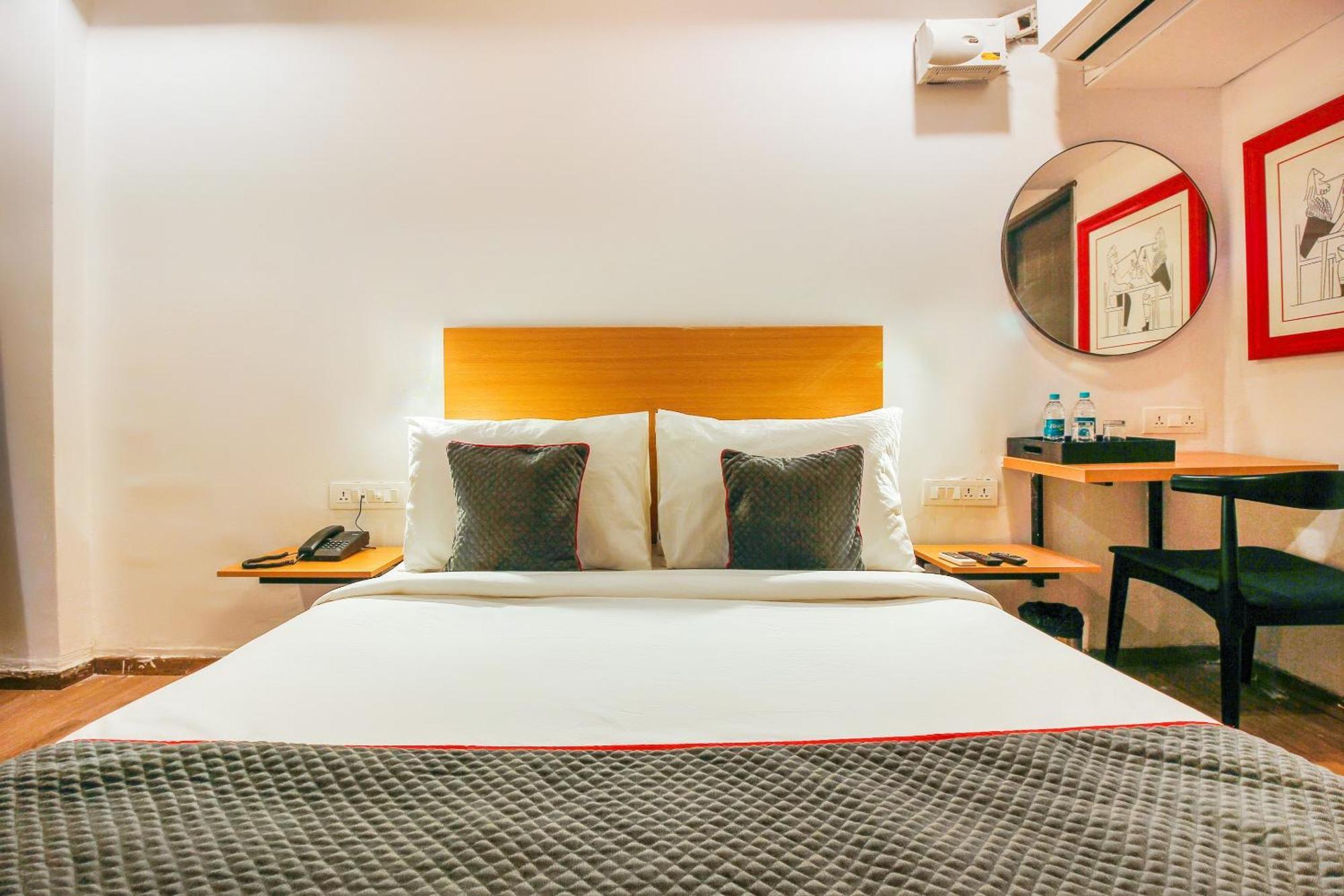 Super Townhouse Rcc Sunrise Hotel Hyderabad Bagian luar foto
