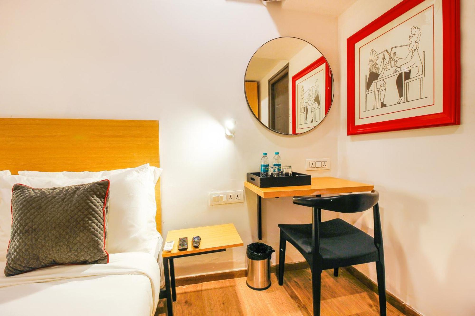 Super Townhouse Rcc Sunrise Hotel Hyderabad Bagian luar foto