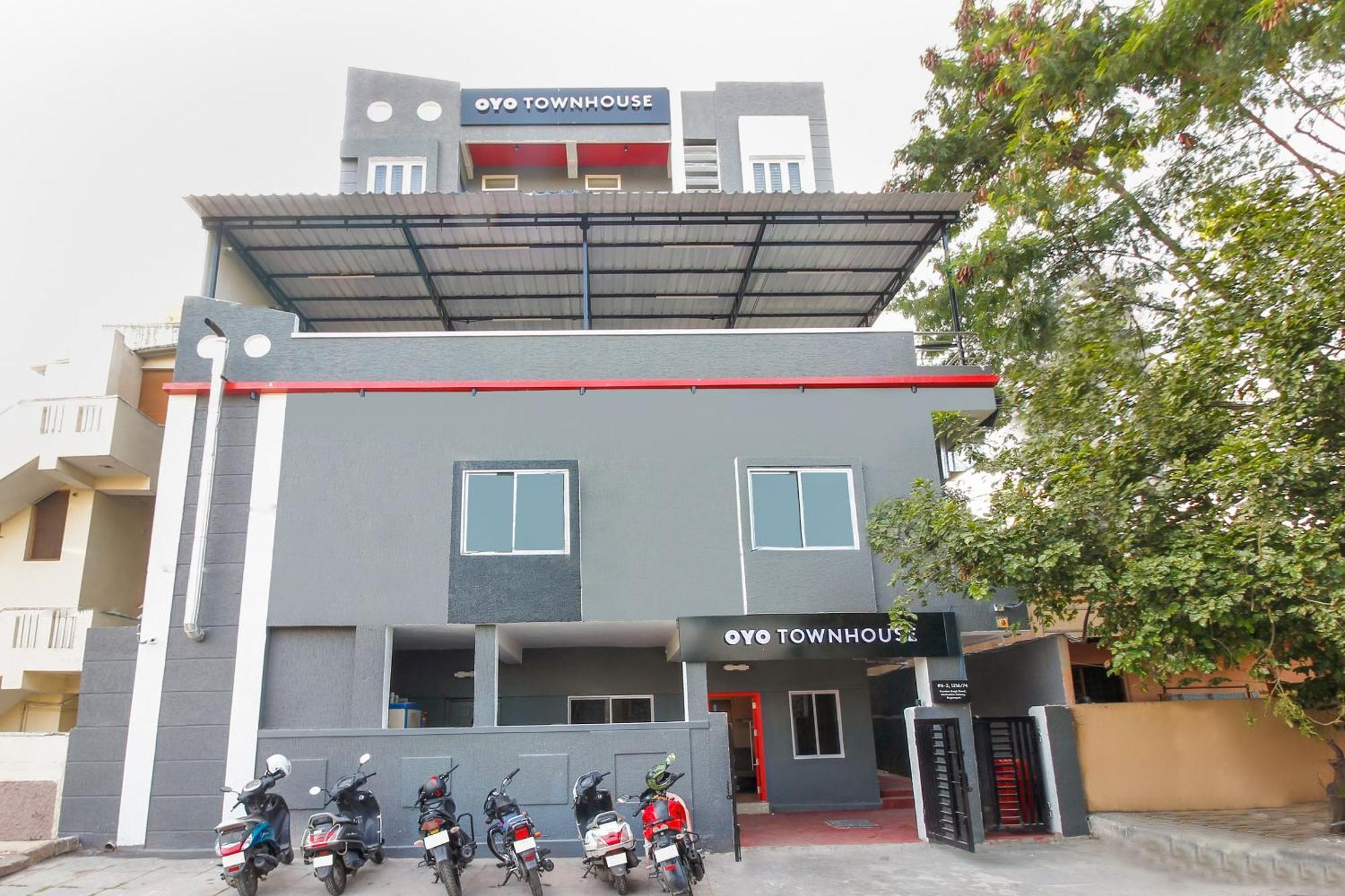 Super Townhouse Rcc Sunrise Hotel Hyderabad Bagian luar foto