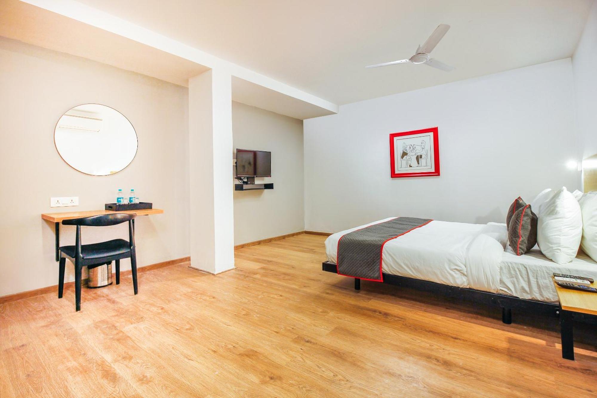 Super Townhouse Rcc Sunrise Hotel Hyderabad Bagian luar foto